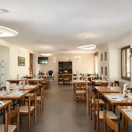 Ristorante 酒店 Esino Lario